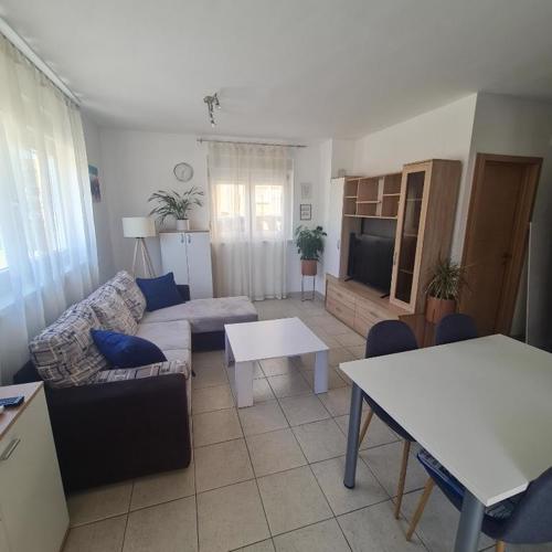 Apartment Elena with free parking and terrace