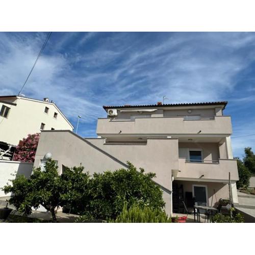Apartment Elli - parking, garden, BBQ