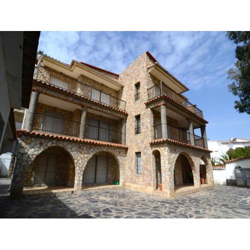 Apartment Emporium with terrace in Lescala