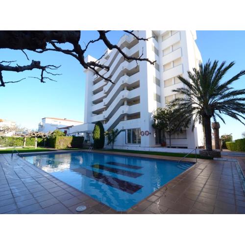 Apartment for four people with Swimming Pool