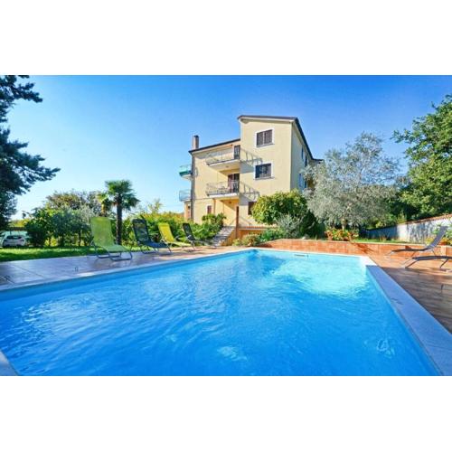 Apartment für Paare mit Gemeinschaftspool in Valica