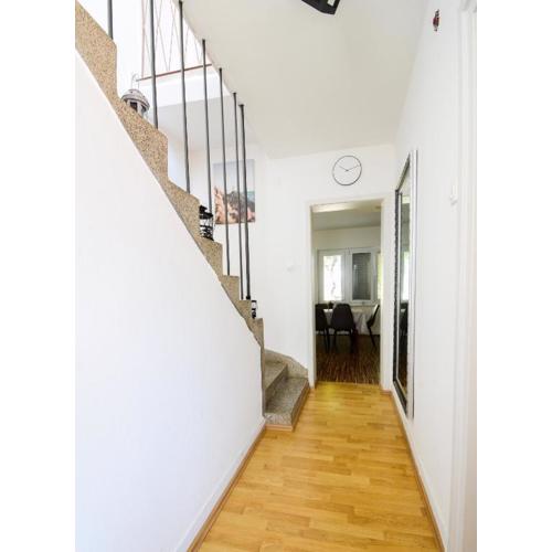 Apartment Guest House Leo