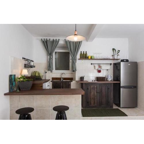 Apartment Hladilo Nostalgia - Comfort Two-Bedroom Apartment with Terrace and Partial Sea View