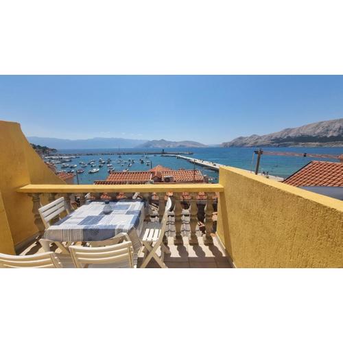 Apartment Igor with Balcony and Sea View
