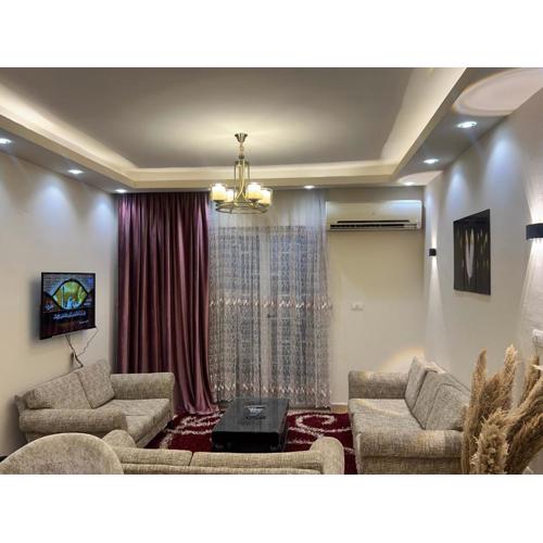 شقه مفروشه ارضي بحديقه خاصه apartment in Cairo