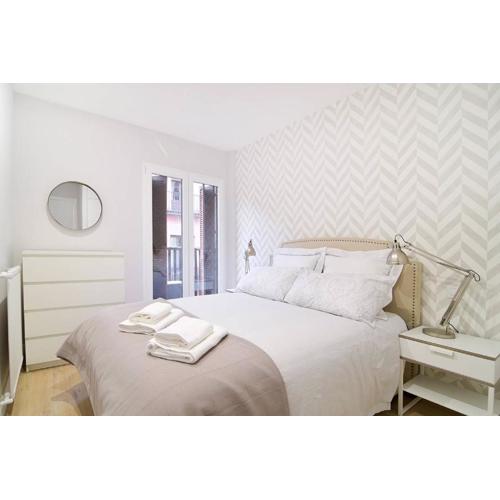 Apartment in Cava Baja Centre Madrid by Batuecas