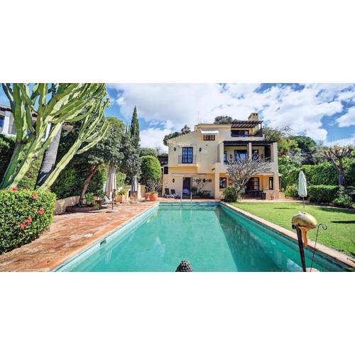 Apartment in elegant villa with pool in Marbella