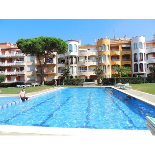 Apartment in Empuriabrava with balcony