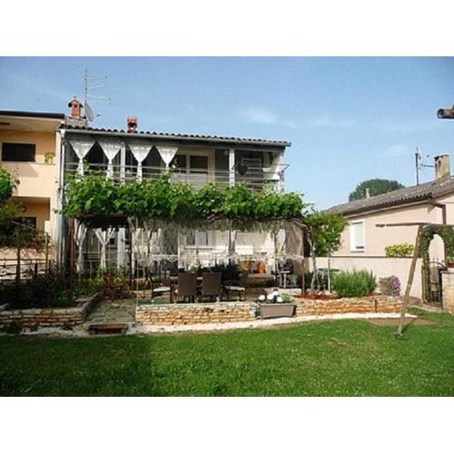 Apartment in Fažana with terrace, air conditioning, WiFi, washing machine (4957-1)