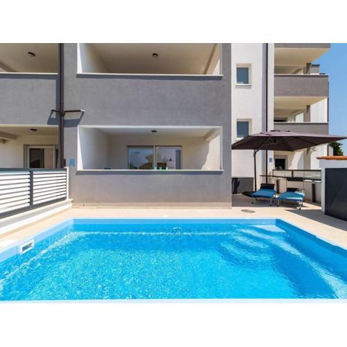 Apartment in Medulin with Pool near Bijeca Beach