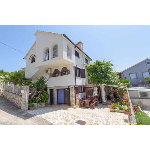 Apartment in Okrug Gornji 6132