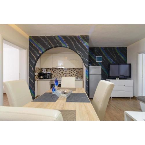 Apartment in Okrug Gornji with sea view, terrace, air conditioning, WiFi 5134-1