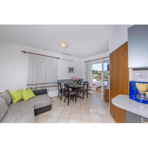 Apartment In Pjescana Uvala Mit Gemeinschaftspool