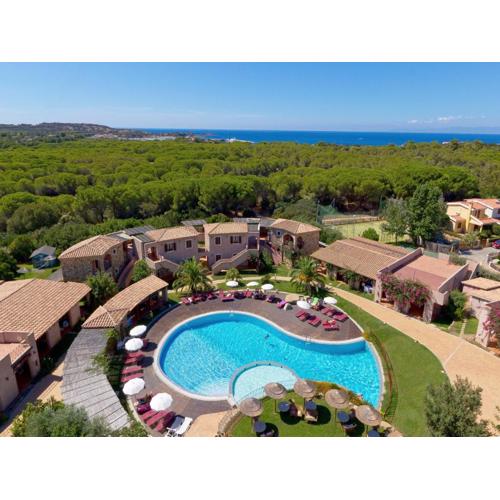 Apartment in residence with swimming pool
