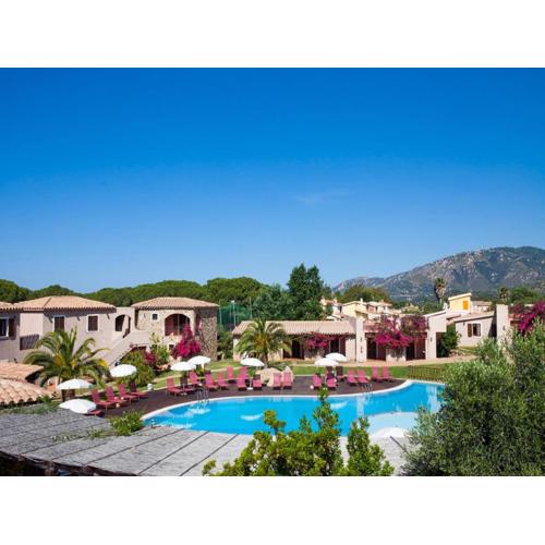 Apartment in residence with swimming pool