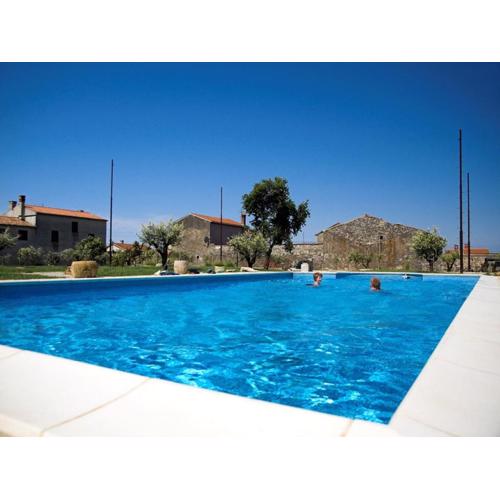 Apartment in Valbandon near Beach & Pool
