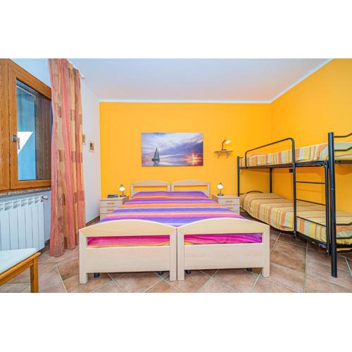 Apartment in villa 2 to 4 persons with large private garden Sole