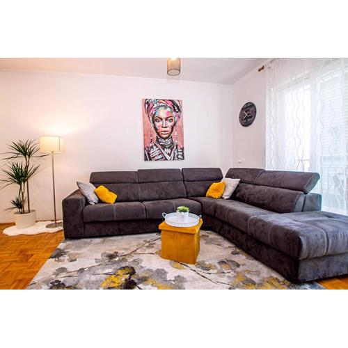 Apartment JJJ