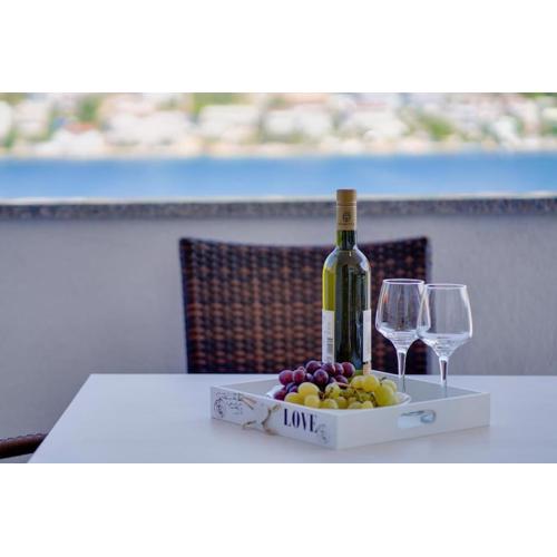 Apartment Julija Rogoznica, 20m from the beach