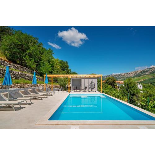 Apartment Juranić II with pool