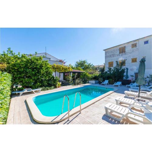 Apartment Kastel Stari 96 With Outdoor Swimmingpool