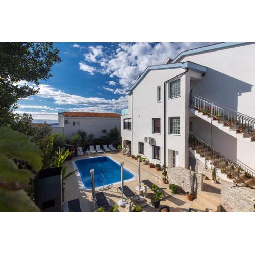 Apartment Koralj 2 with a heated Pool