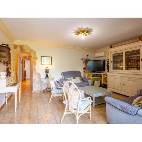 Apartment L\