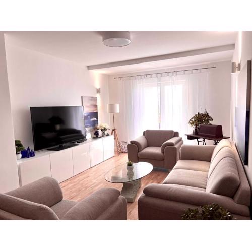 Apartment Lana - Two Bedroom Apartment with Terrace and Sea View