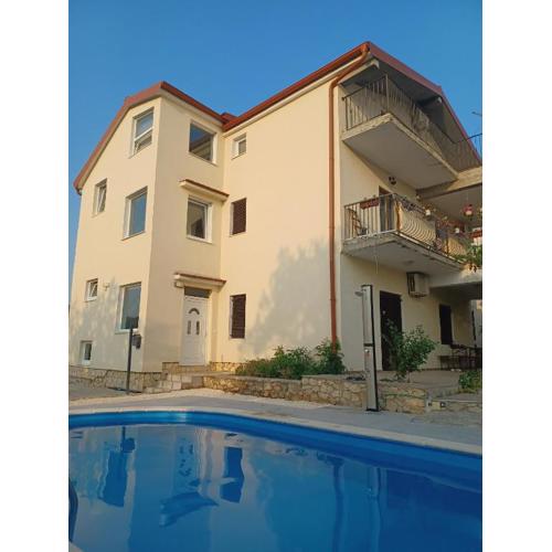 Apartment Laura - with PRIVATE swimming pool