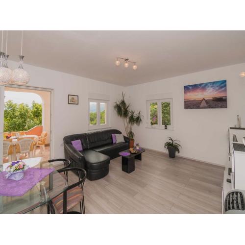 Apartment Lavanda - Four Bedroom Apartment with Hot tub and Terrace