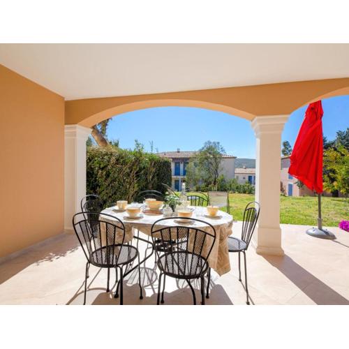 Apartment Le Domaine de Figuière-2 by Interhome