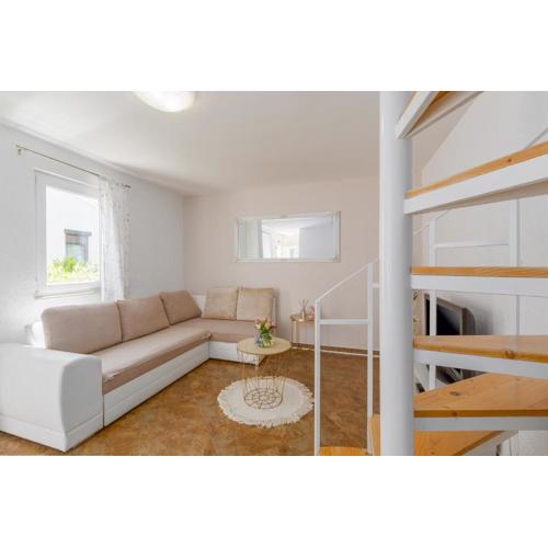 Apartment Leni near beach