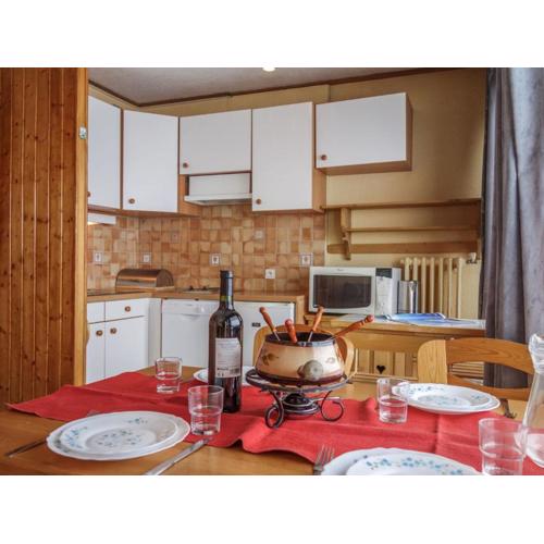 Apartment Les Pistes - Lavachet-2 by Interhome