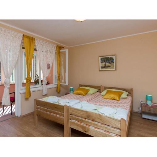 Apartment Lolo - Two Bedroom Apartment with Loggia and Street View