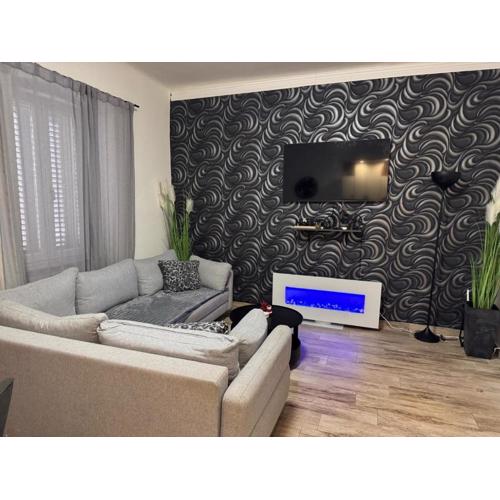 Apartment Lorena s terasom -prizemlje-EG-pianterreno with garden