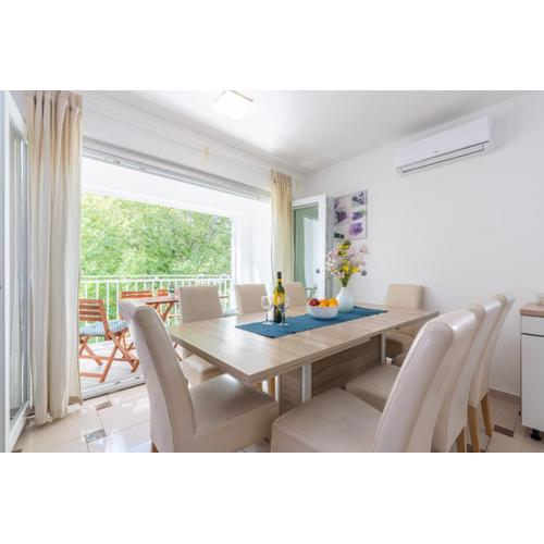 Apartment Lovorka 5