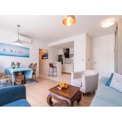 Apartment Marcus Mai - Two Bedroom Apartment with Balcony