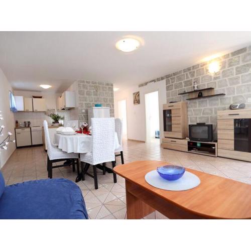 Apartment Meri - Two Bedroom Apartment with Balcony