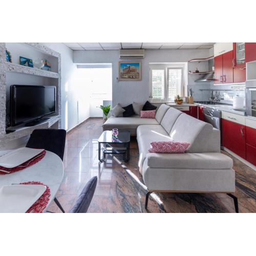 Apartment Metropolis Split
