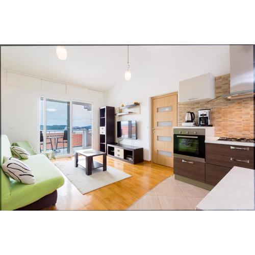 Apartment Mia - Spacious apartment on 85 m2 with beautiful sea view