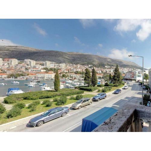 Apartment Mihe - Two-Bedroom Apartment with Balcony and Sea View