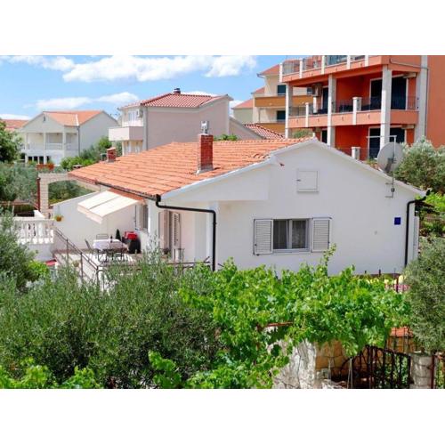 Apartment Milena near the beach