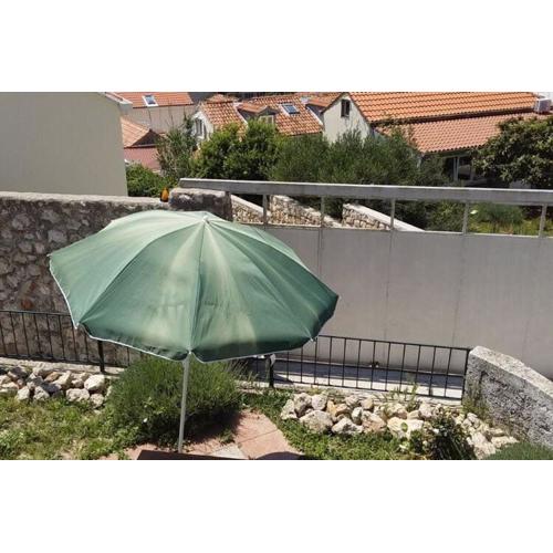Apartment Mir - Studio Apartment with Garden View