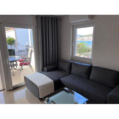 Apartment Mira - Sea view