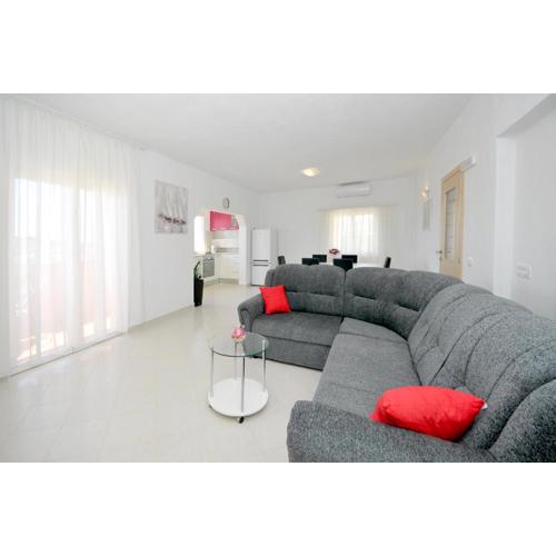 Apartment Mira