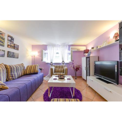 Apartment Mirana with garden and FREE parking