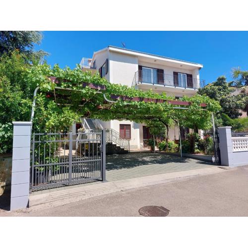 Apartment Mirjana with Sea View