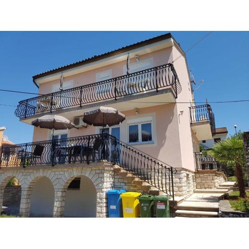 Apartment mit Balkon