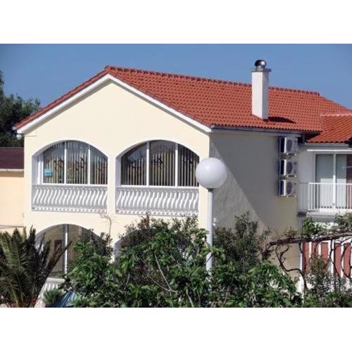 Apartment Mit Großer Terrasse Im Obergeschoss