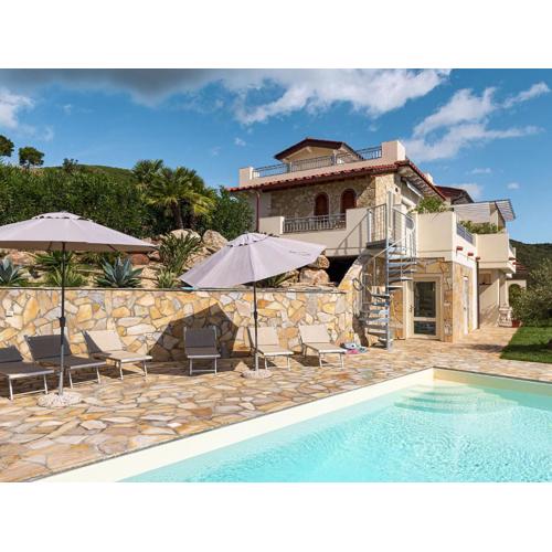 Apartment Montecristo - Villa di Sogno by Interhome
